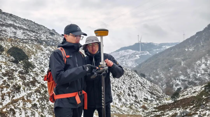 3月15日,南网超高压公司大理局运维人员和设计院作业人员在云南省大理州洱源县开展藏粤直流工程线路终勘工作。 3月15日,南网超高压公司大理局运维人员和设计院作业人员在云南省大理州洱源县开展藏粤直流工程线路终勘工作。