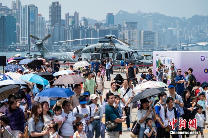 图为开放日活动吸引众多市民前来参与。<a target='_blank' href='//' >中新网</a>记者 侯宇 摄